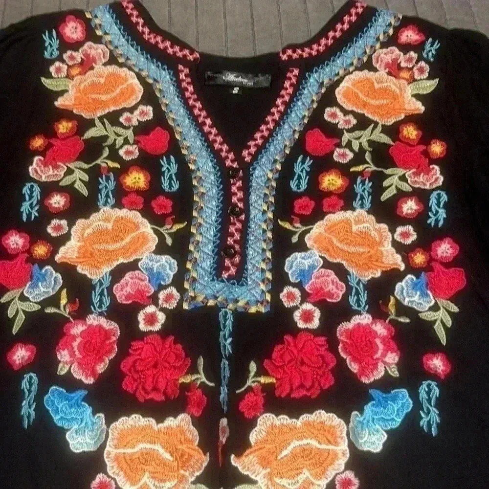 Embroidered Tunic Size Small - Picture 3 of 9